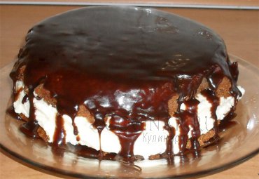 Шоколадный торт со сливками