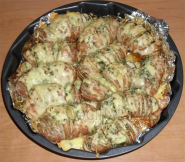 Картофельные веера, запеченные с сыром в духовке