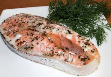 Стейк лосося запеченный в духовке
