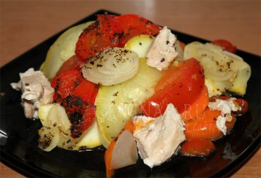 Овощное рагу с курицей в духовке