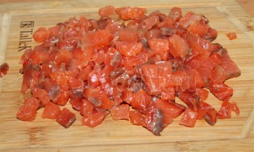 Салат с красной рыбой и картофелем