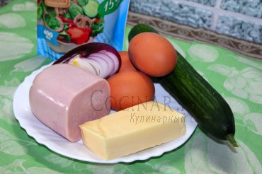 Салат с ветчиной, сыром и яйцом